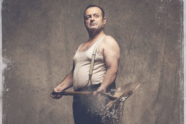 Continuidad de las cajeras.jpg El enterrador 1.jpeg