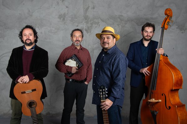 Los 30 pesos - sesion instrumentos.jpg Los 30 pesos - sesion instrumentos.jpg